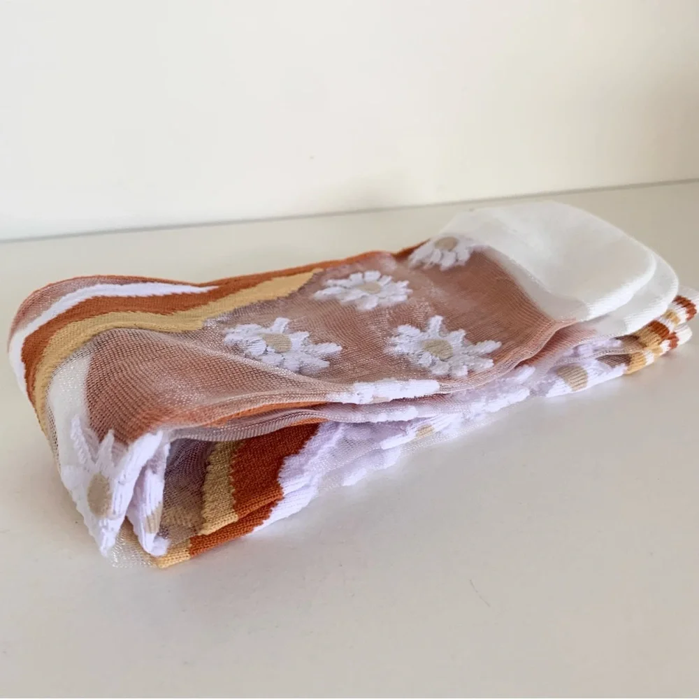 NWOT Sheer floral socks